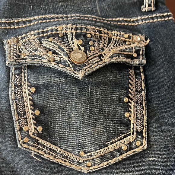 Maurice’s 9/10 capris - Picture 2 of 3